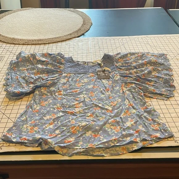 Matilda Jane be here now floral top, size small - Picture 5 of 8